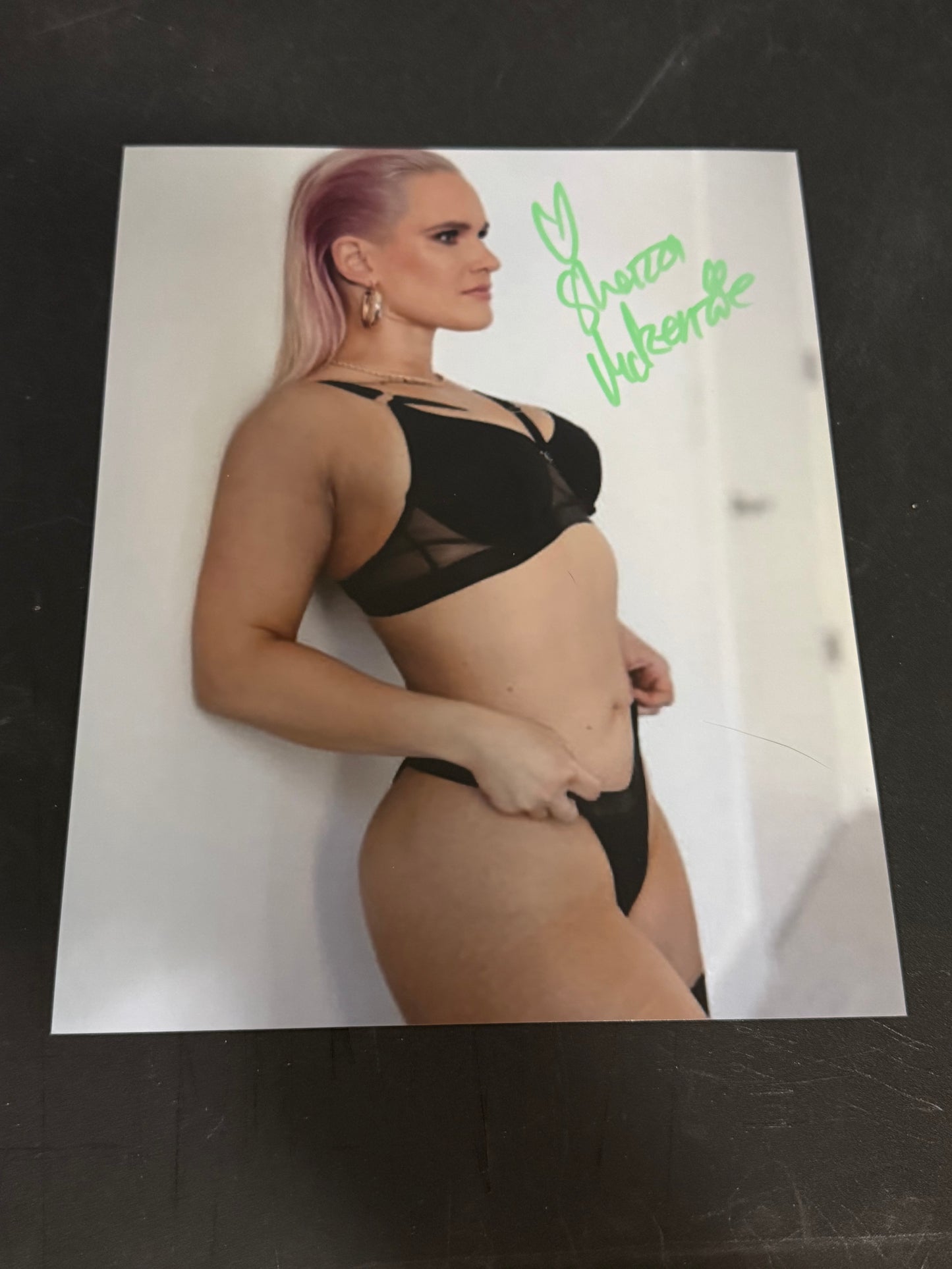 Shazza McKenzie Autographed 8x10 photo
