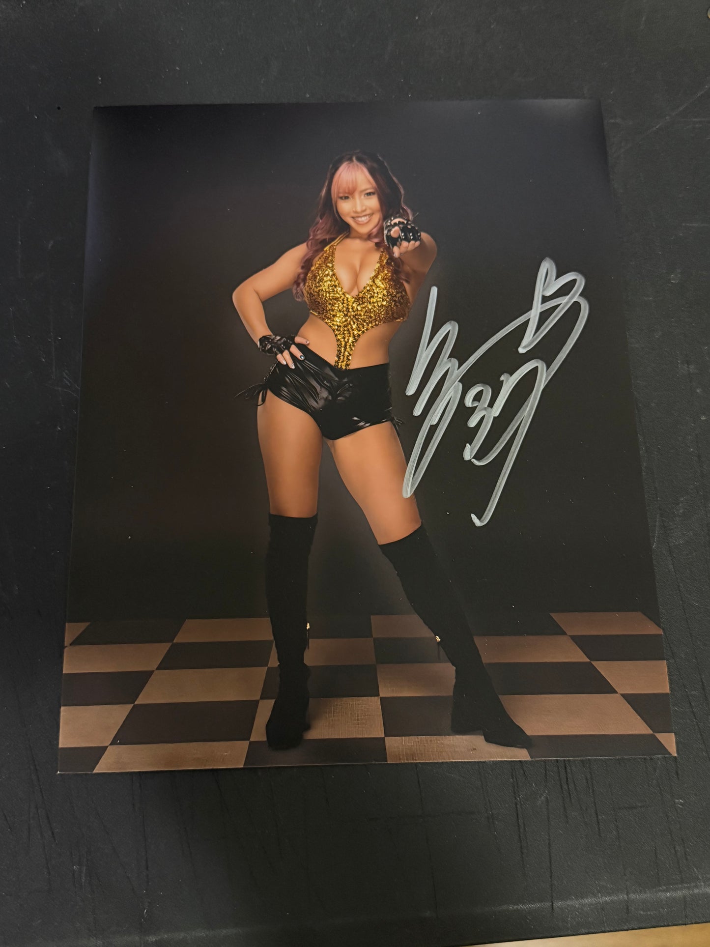 Mina Shirakawa Autographed 8x10 photo