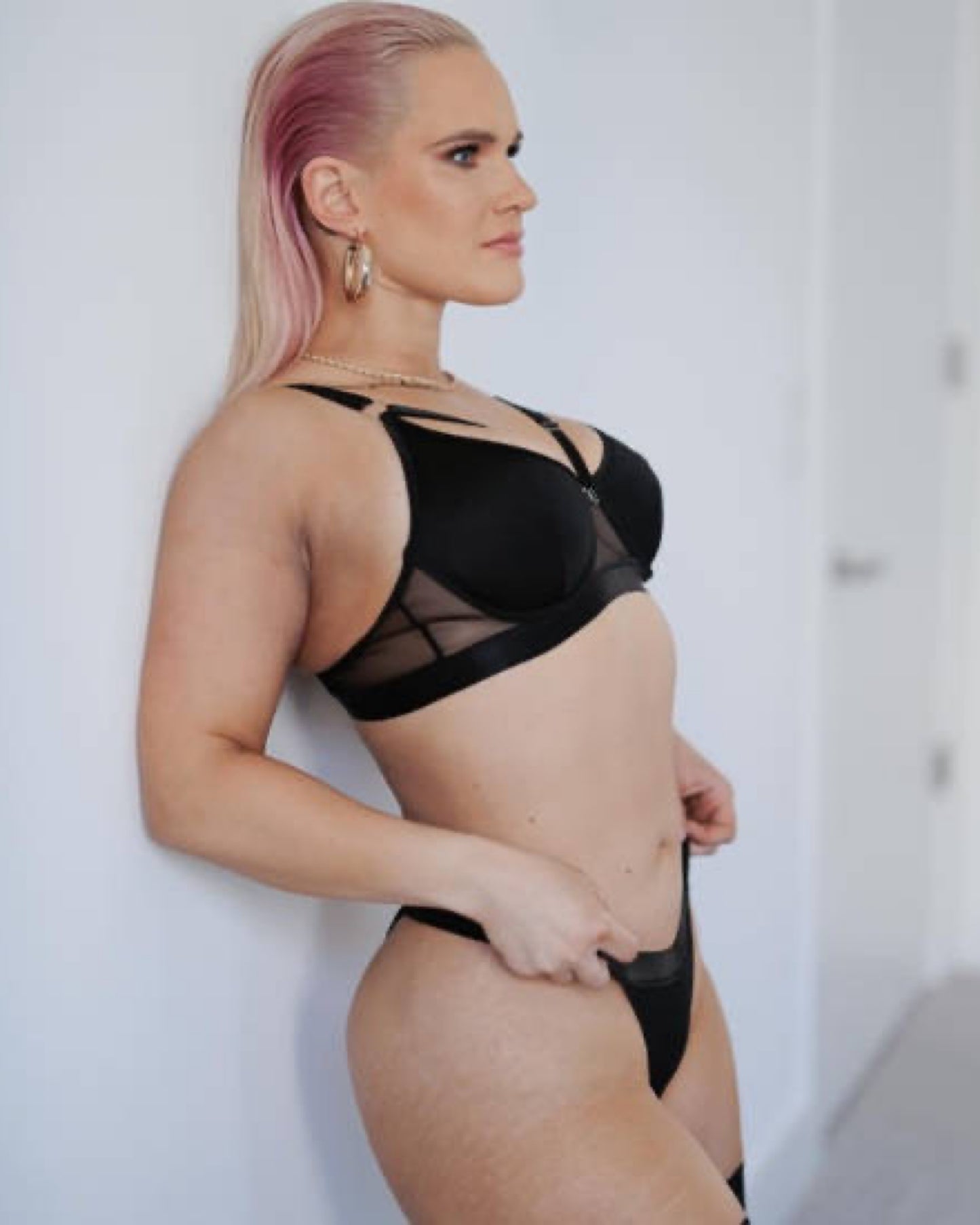 Shazza McKenzie Pre-Order Bundle 5 Autographed Photos for half price **BEST DEAL** FREE SHIPPING