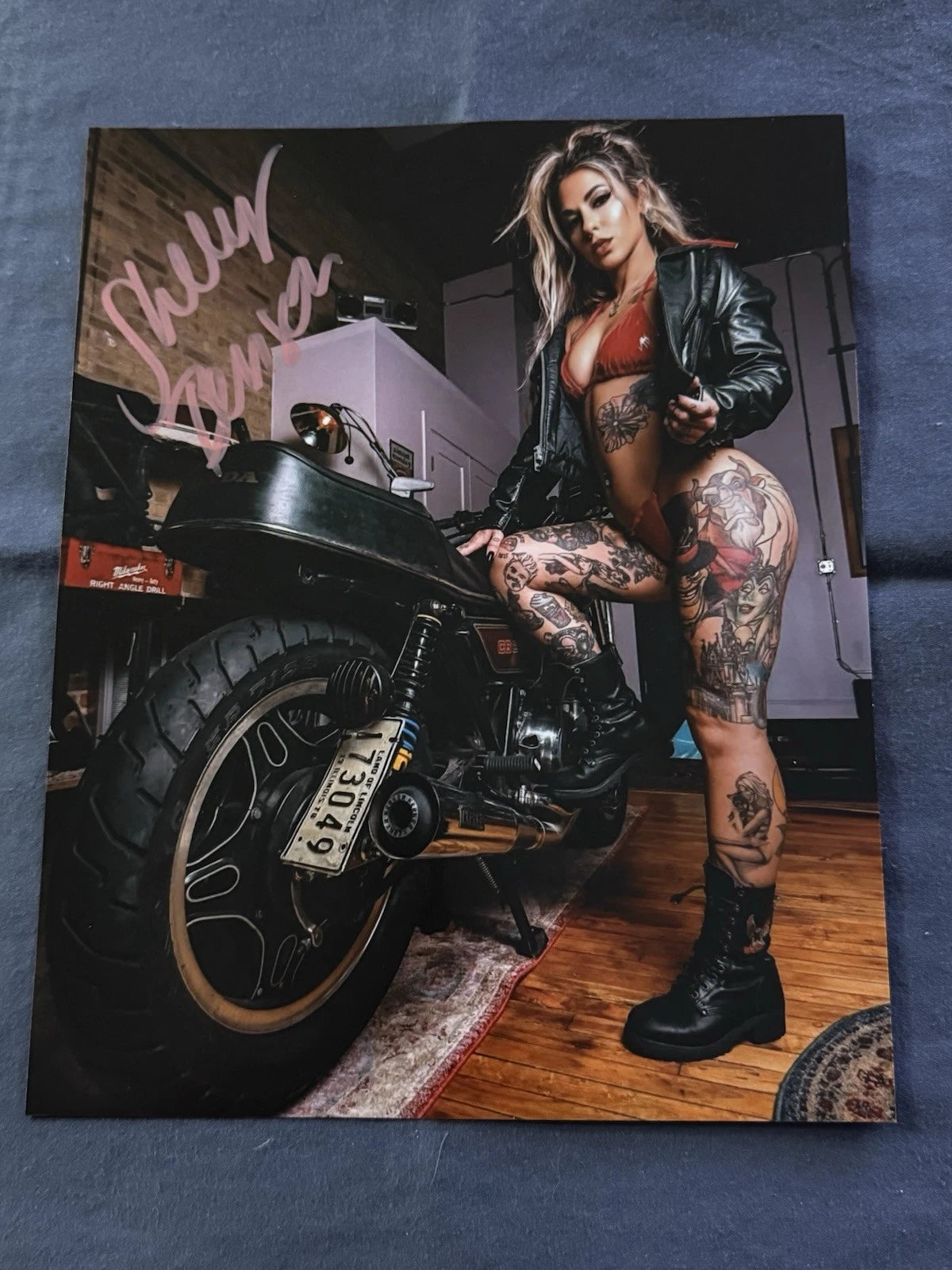 "The Bombshell" Shelly Benson Signed Autographed 8x10 Photo