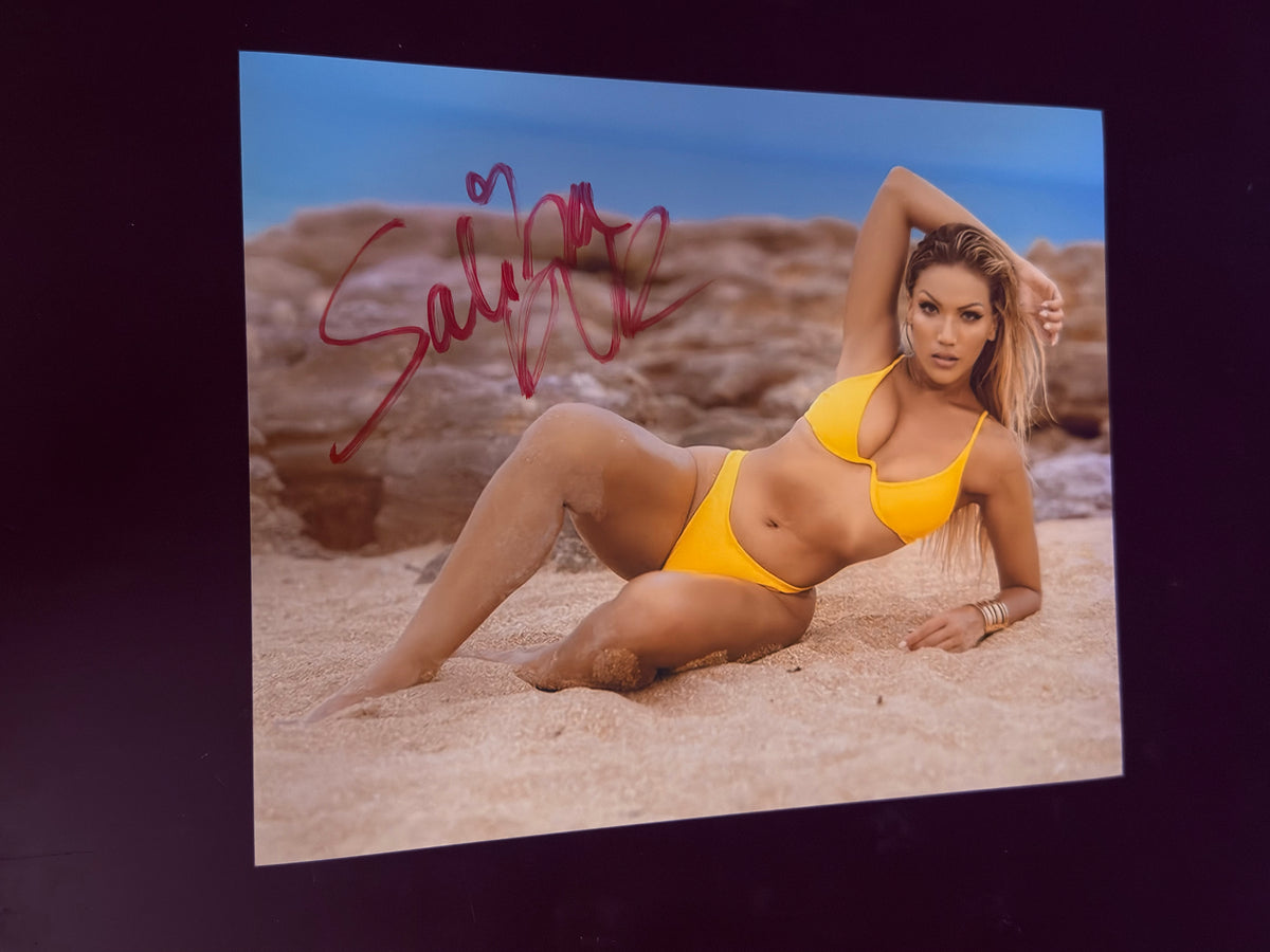 Salina de la Renta Autographed 8x10 Photo